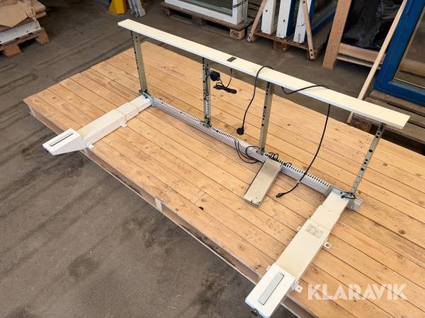 Höj och sänkbart stativ för skrivbord Moveum