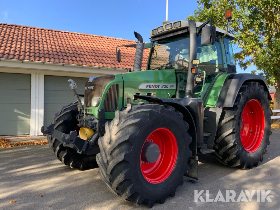 Traktor Fendt 820 Vario TMS med GPS och frontlyft