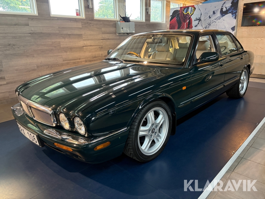 Jaguar XJR V8 Supercharged högerstyrd