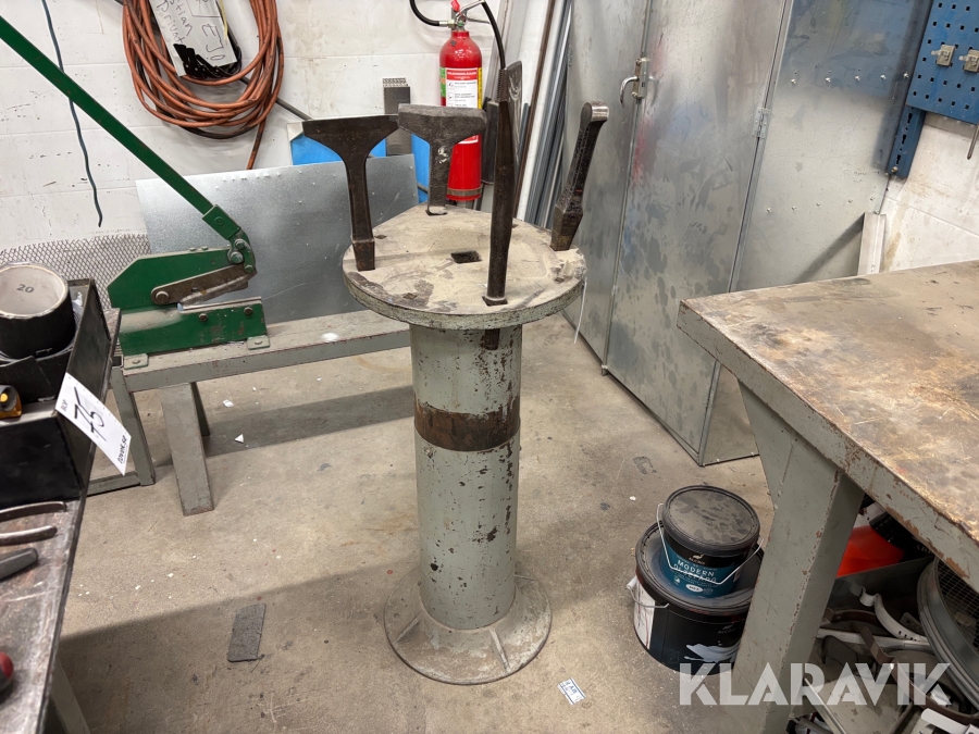 Bertelbord med verktyg