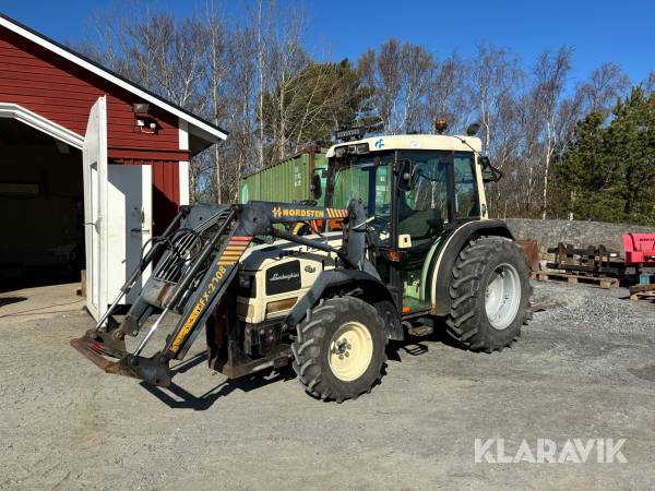 Traktor Lamborghini 660-F Plus DT med snöplog, sandspridare, skogsvagn, gafflar och skopa