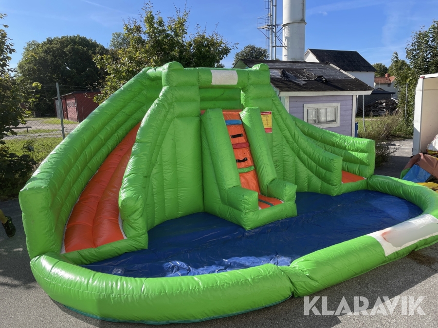 Hoppborg liten vattenrutchbana