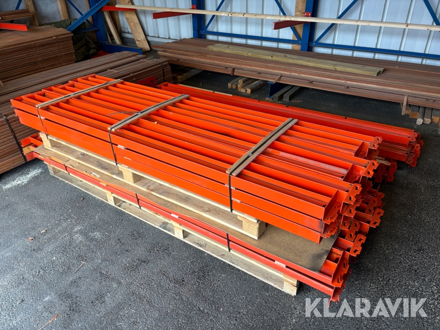 Pallställning (ej komplett) med gavlar och större antal balkar