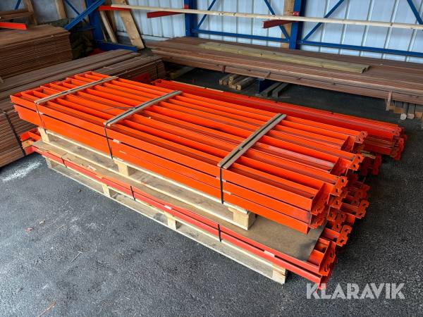 Pallställning (ej komplett) med gavlar och större antal balkar