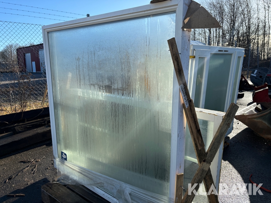 Fönster 90*19 & 16*16 2 st