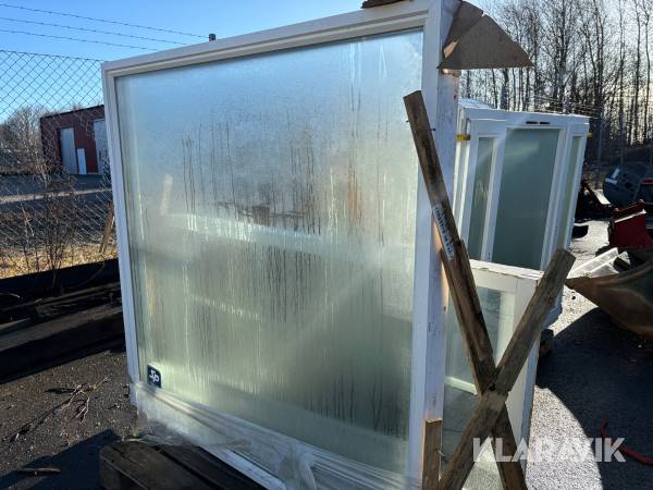 Fönster 90*19 & 16*16 2 st