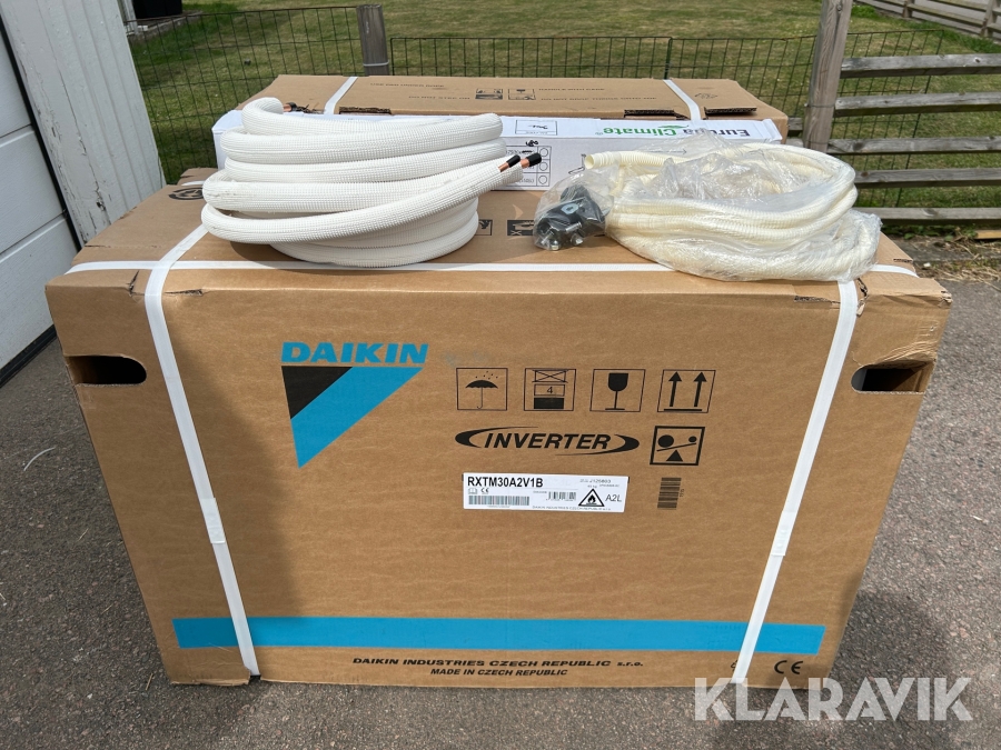 Luft-luftvärmepump Daikin Perfera XTH 30 Golvmodell