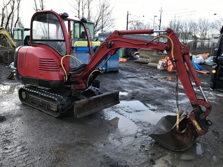 Grävmaskin 2,5 ton gummilarver