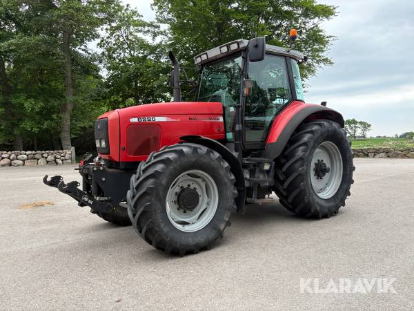 Traktor Massey Ferguson 8220 med powershift