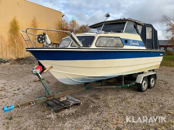 Båt Nimo 22 med båtupptagningskärra