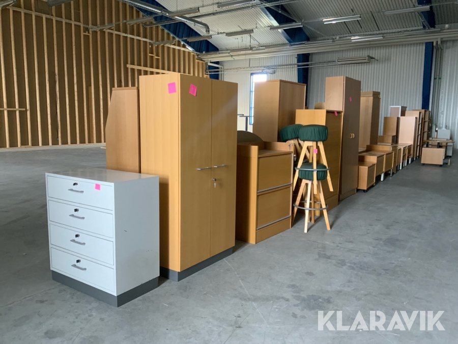 Stort parti kontorsmöbler