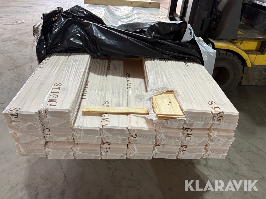 Furugolv 15*120 med fas och ändspont B-sort