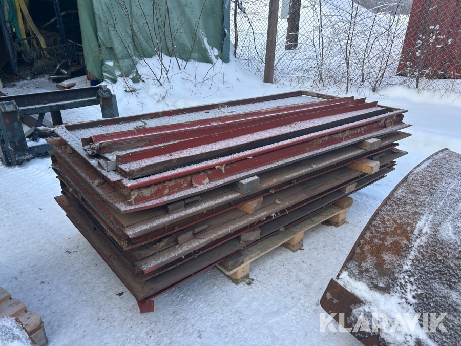 Plåtdörrar med karm 4 st