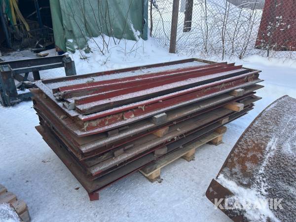 Plåtdörrar med karm 4 st