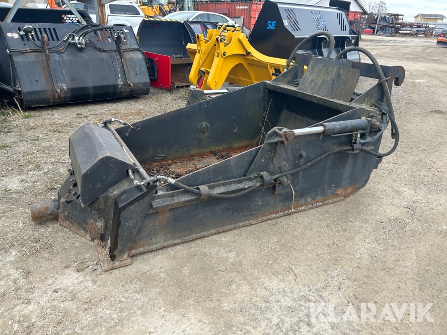 Långskopa med hydraulisk öppning