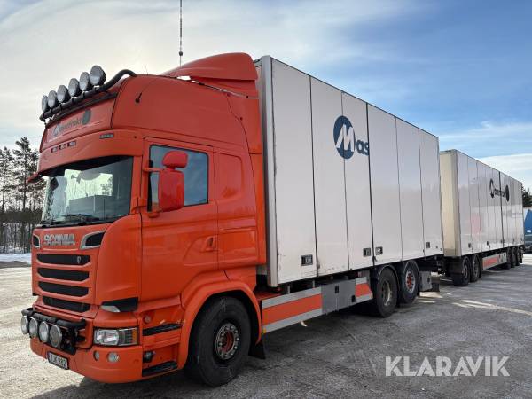 Lastbil Scania R 580 med släp