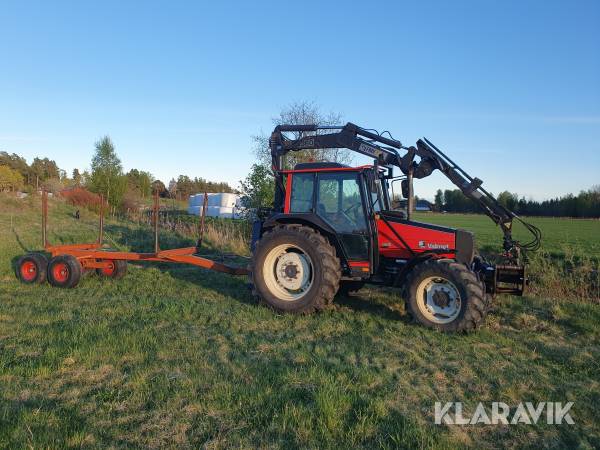Traktor med kran och timmerkärra Valmet 865 FMV 360