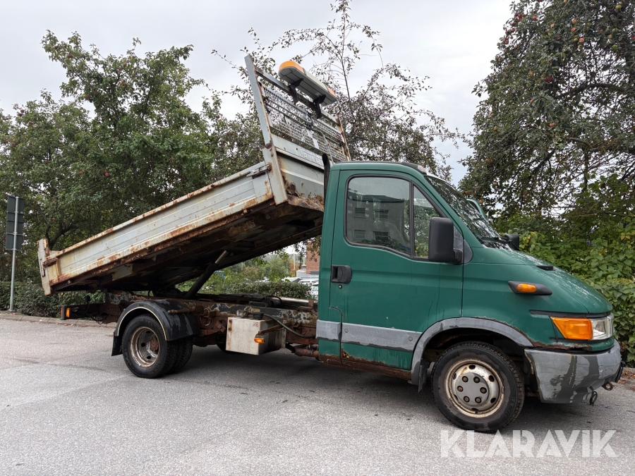 Lätt lastbil Iveco Daily 35C15 med tippflak