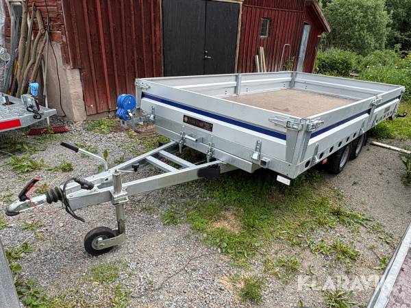 Personbilssläp Wiola med tipp