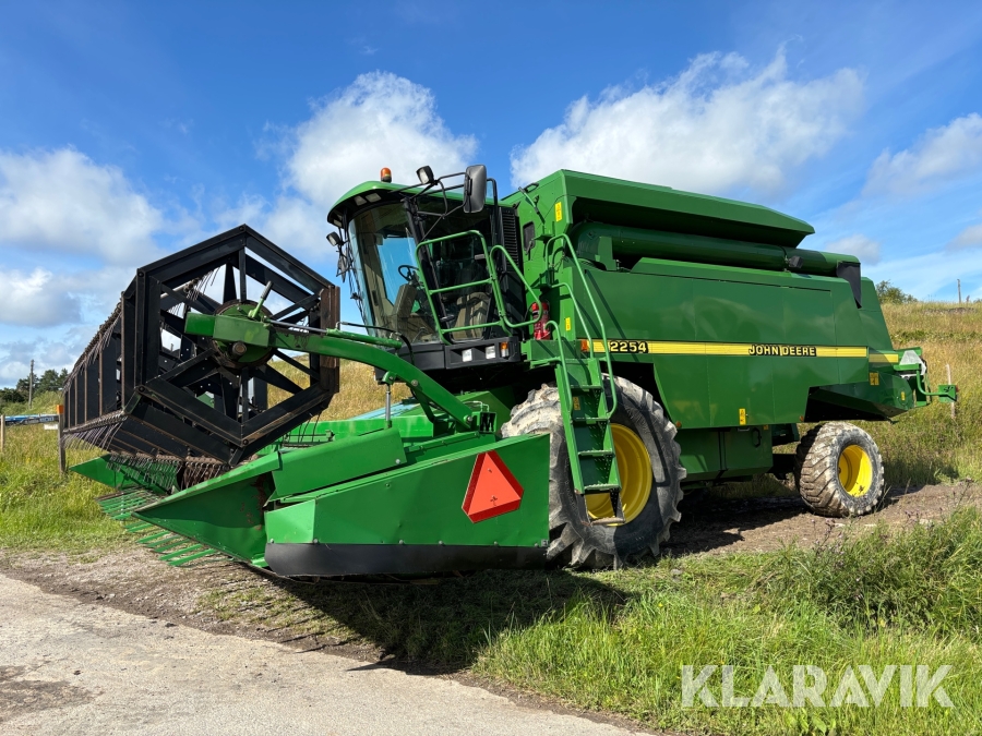 Tröska John Deere 2254 20ft