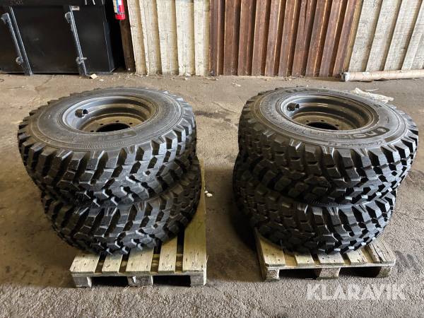 Kompletta hjul Nokian 360/80R20 8bultar nav 220mm 4st