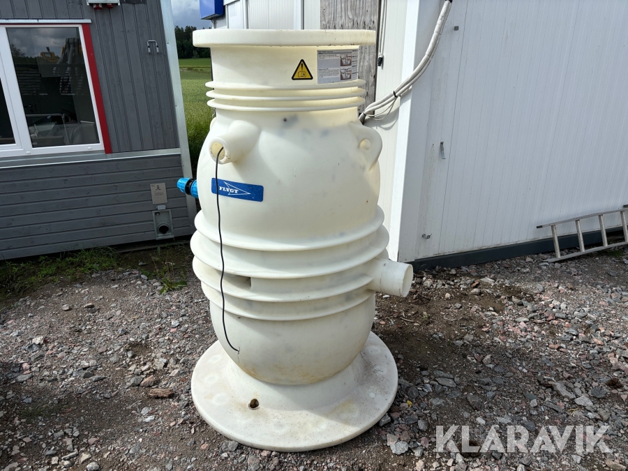 Avloppstank med pump Flygt
