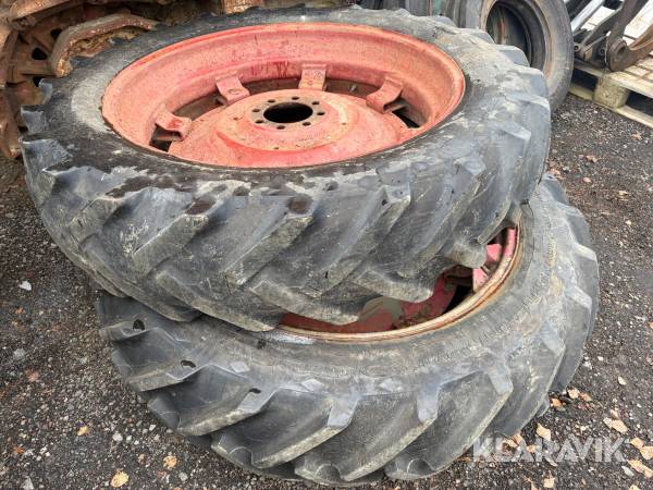 Däck med fälg 3st 12.4-38