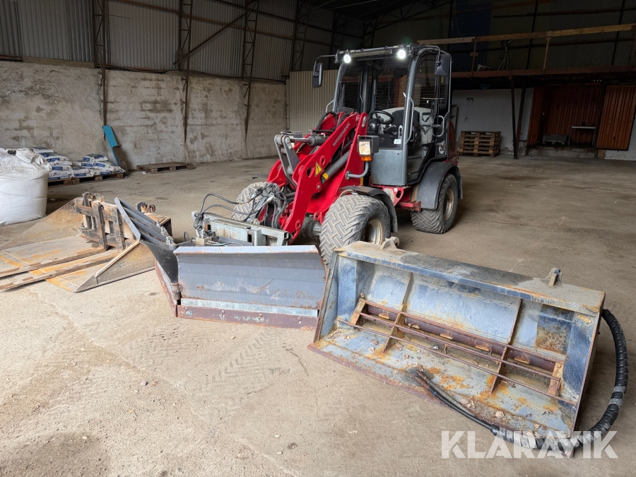 Hjullastare Weidemann 2070 LP med vikplog, spridarskopa, gafflar & planerskopa