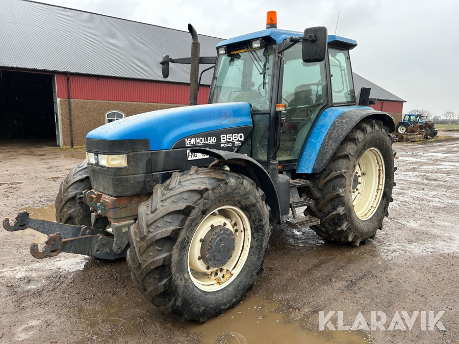 Traktor New Holland 8560