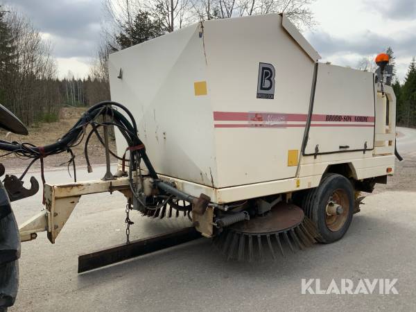 Bogserad sopmaskin Brodd-Son Nordic
