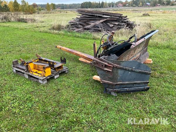 Diagonslplog för traktor Holms 240 med vallavskärare