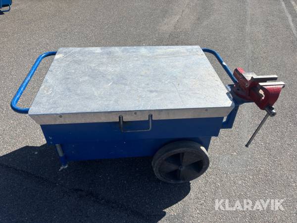 Verktygsvagn med skruvstäd