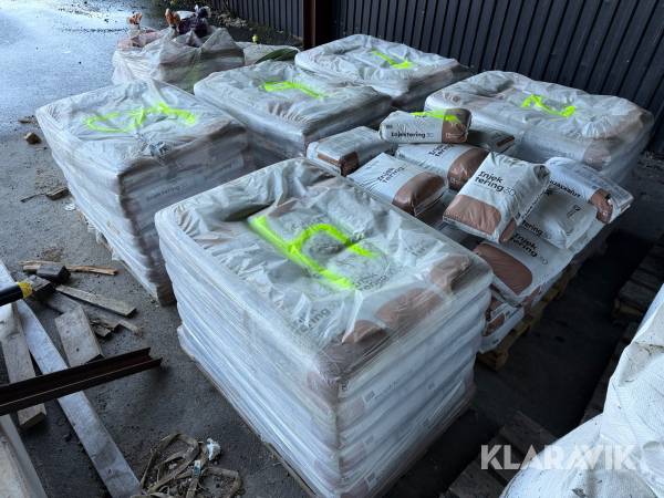 Microcement Injektering Heidelberg Materials 30 8 pallar + en med blandad cement