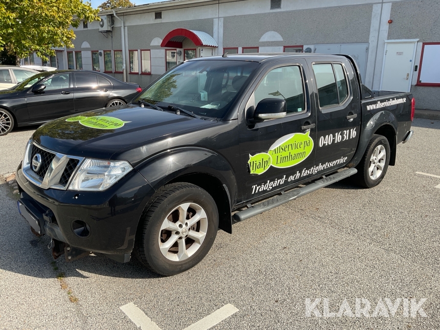 Pickup Nissan Navara med plog