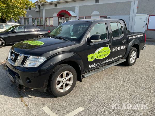 Pickup Nissan Navara med plog