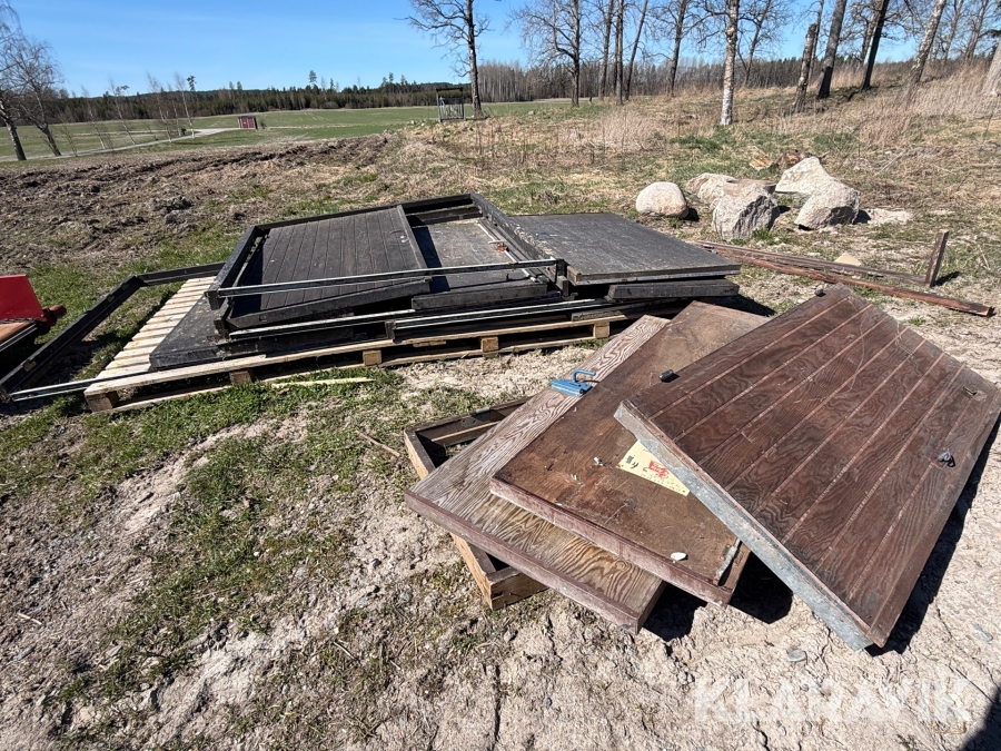 Stall/Ladugårdsdörr med karm 4 st