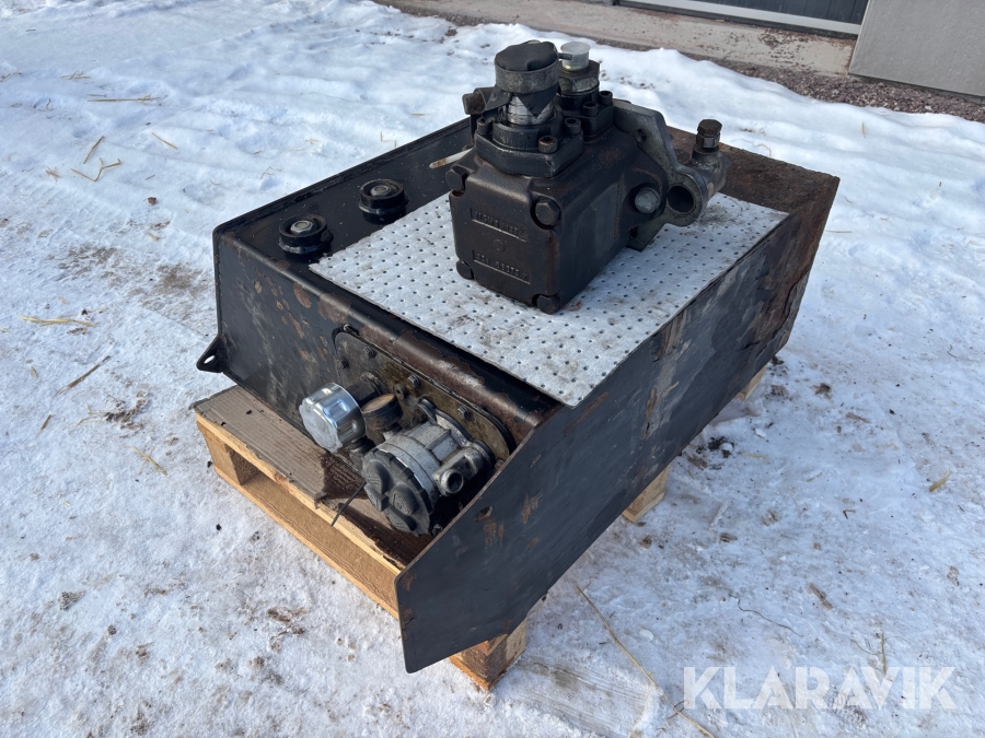 Hydrauloljetank med pump
