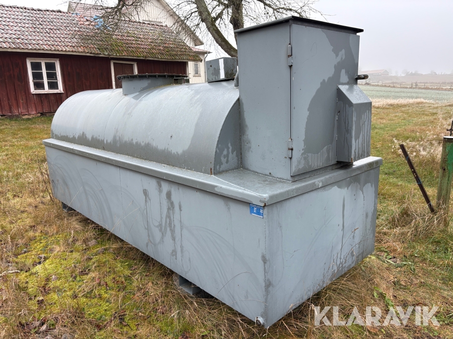 Gårdstank Götlinds Svets 3000L med tankmunstycke/räkneverk