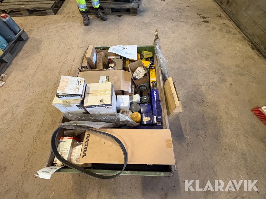 Parti med diverse filter Volvo,Hydrema,Liebherr,Hitachi till entreprenadmaskiner