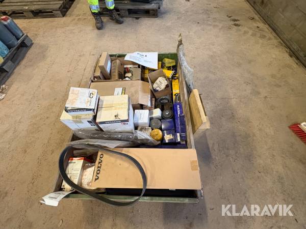 Parti med diverse filter Volvo,Hydrema,Liebherr,Hitachi till entreprenadmaskiner