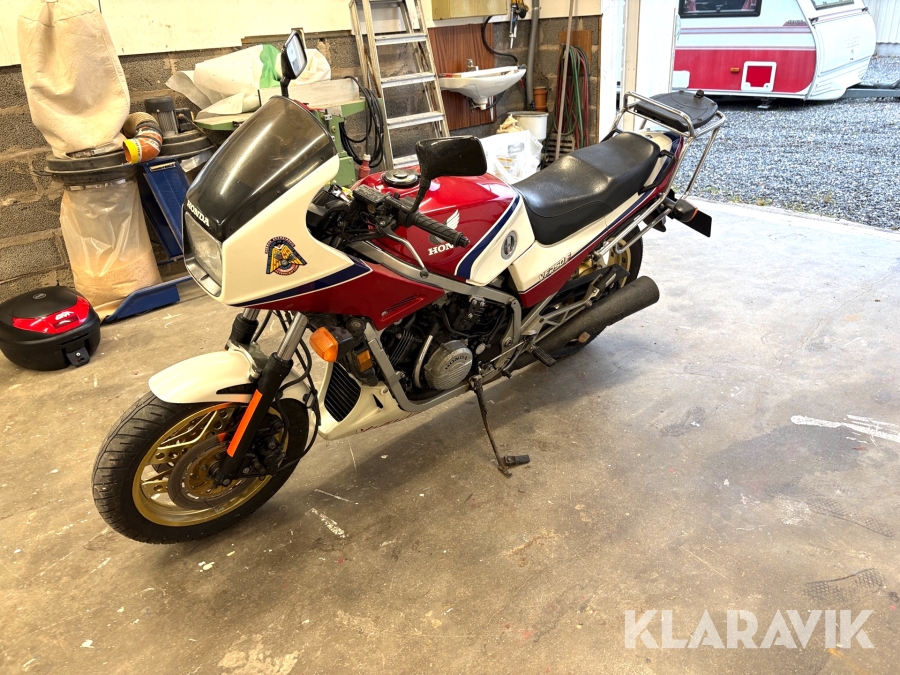 Motorcykel Honda VF 750 F RC15