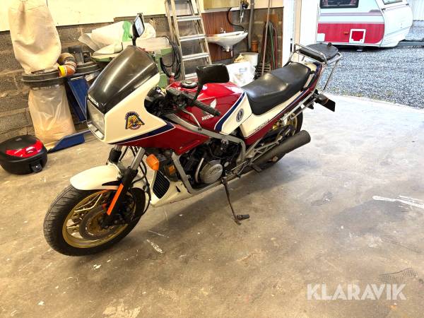 Motorcykel Honda VF 750 F RC15
