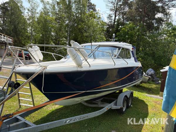 Fritidsbåt Aquador 22 HT finskbyggd
