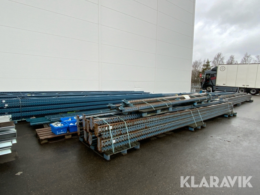 Stort parti pallställsmaterial