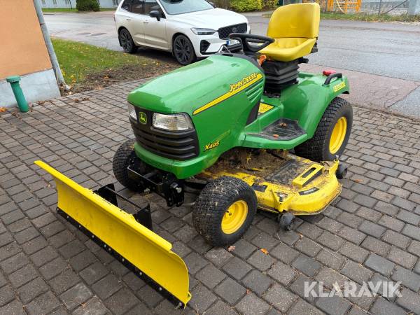 Åkgräsklippare John Deere X495 med plogblad