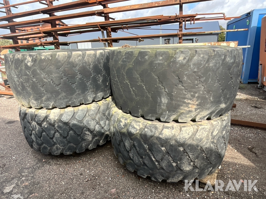 Entreprenaddäck med fälg Brudgestone 650/65 R25 4 st