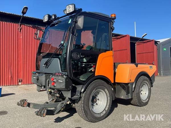 Redskapsbärare Holder S100 med vikplog och sandspridare