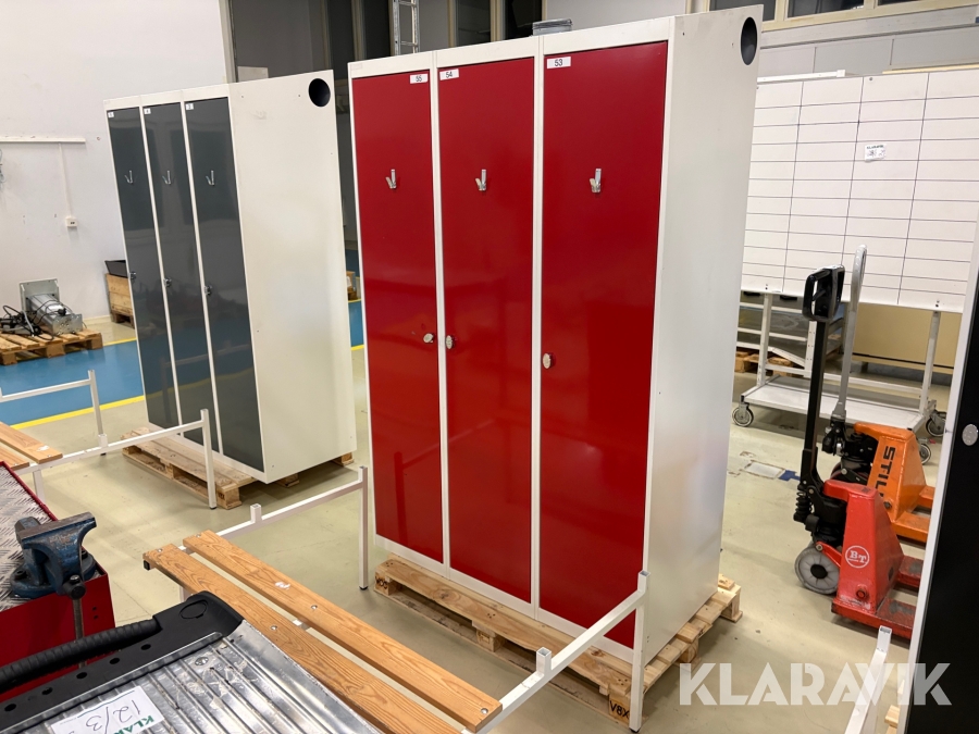 Klädskåp röd 2 st sektioner