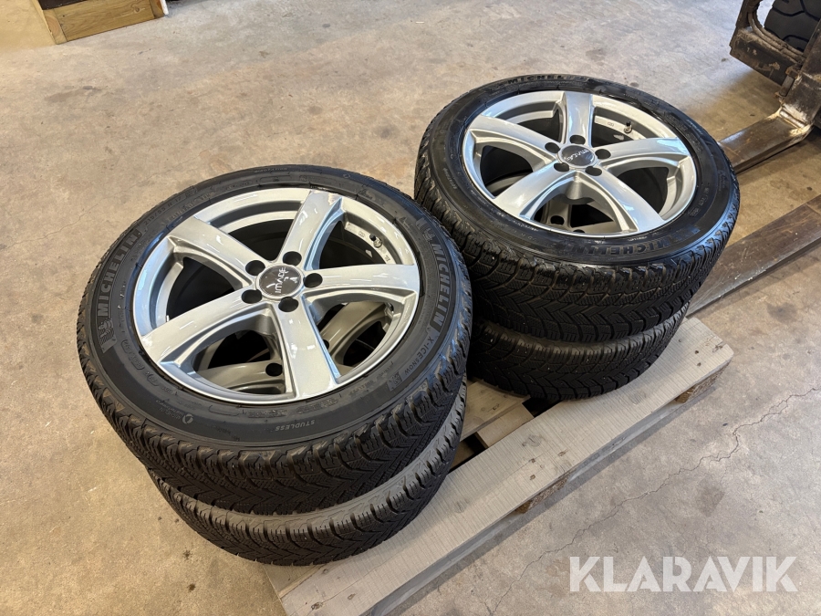 Personbilsdäck Michelin 215/55R17 4st