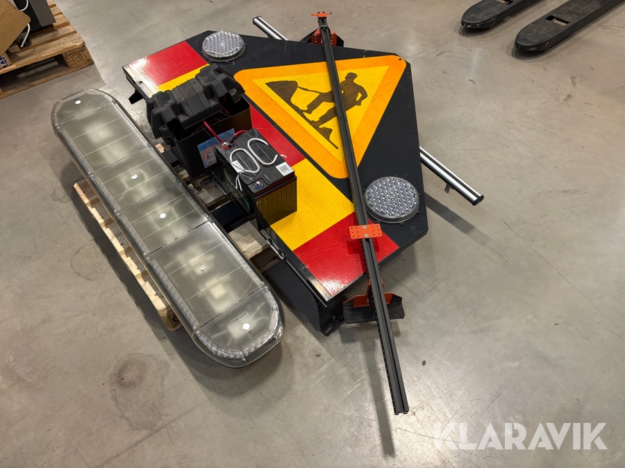 Vägarbetesskylt med Blixtljusramp